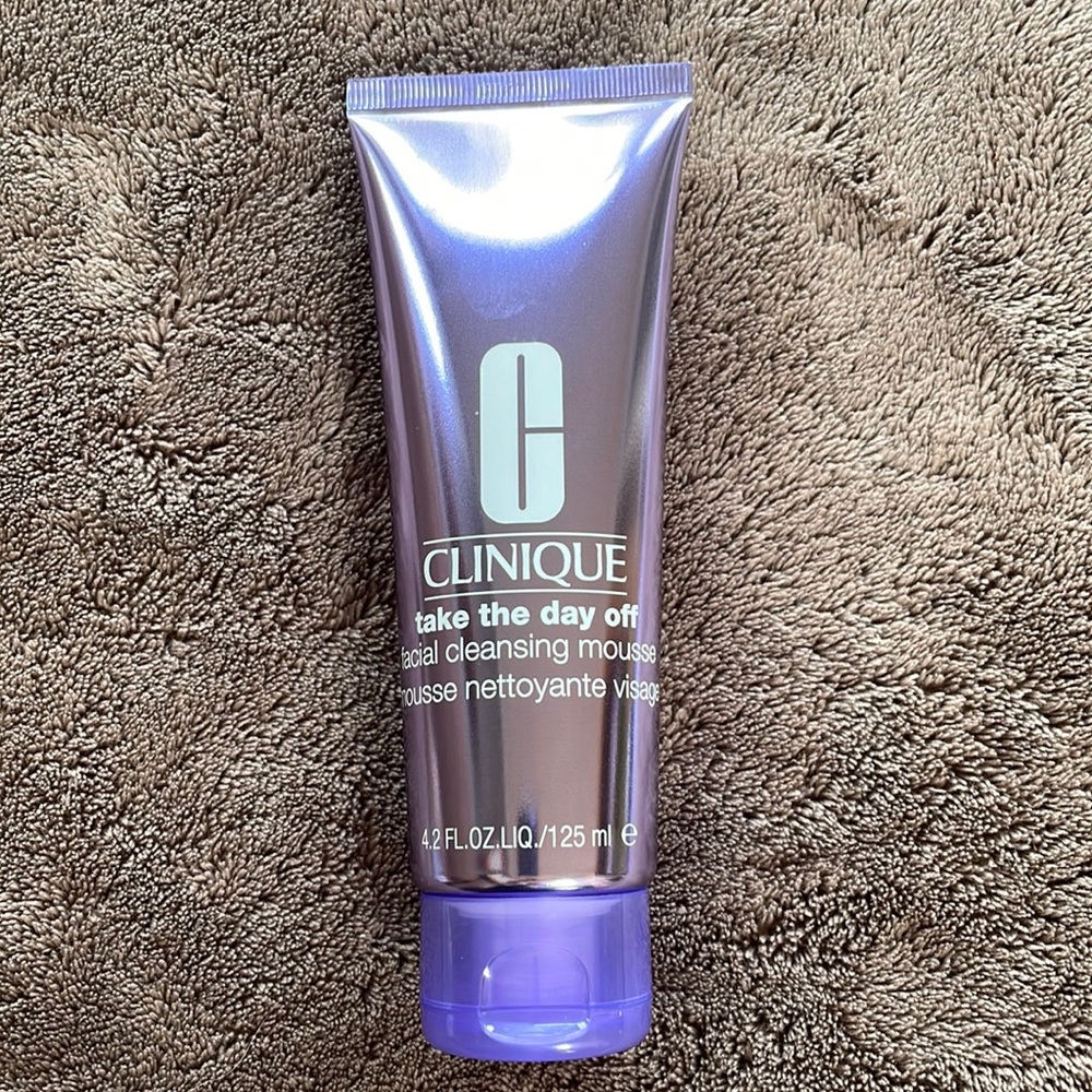 NWT Take the day off facial cleansing mousse